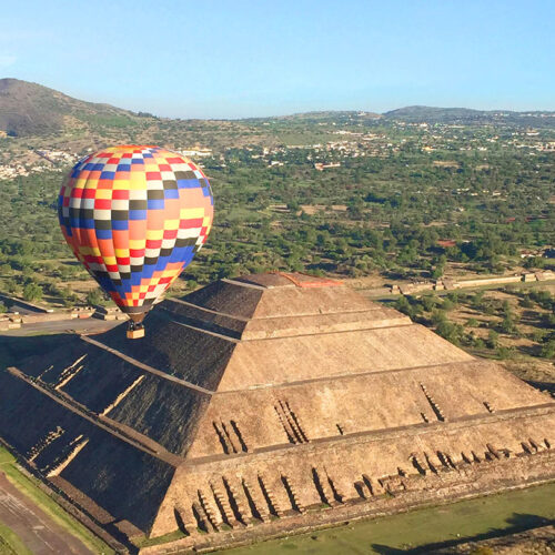 Globo aerostático, Teotihuacán y Basílica de Guadalupe.